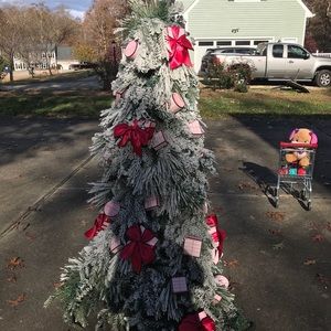 Victoria’s Secret Christmas tree store display